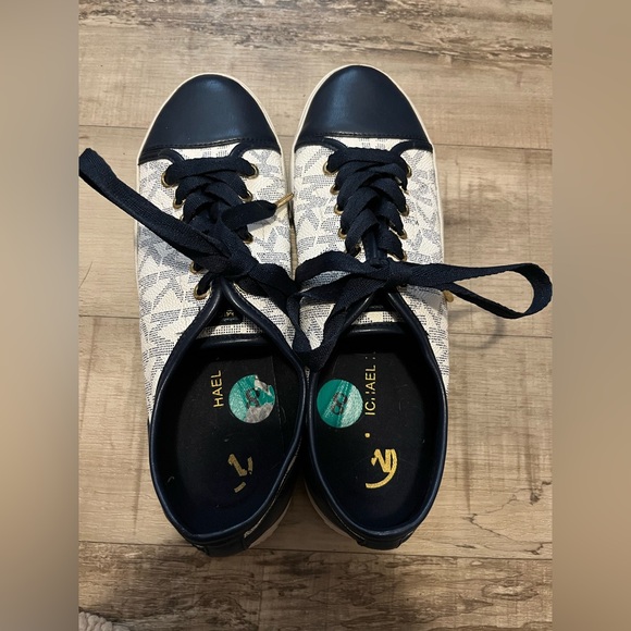 Michael Kors Sneakers - Picture 3 of 5